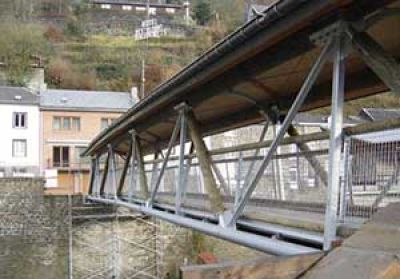 Passerelle   sur l’Ourthe